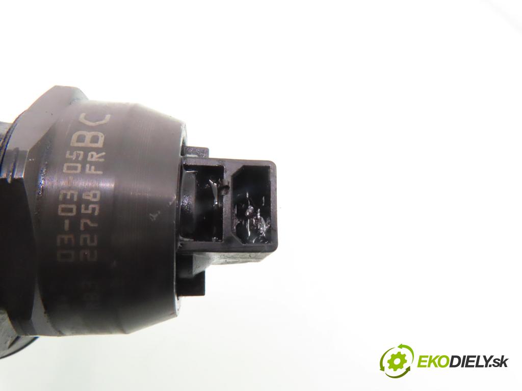 VW PASSAT B5.5 Variant (3B6) KOMBI 2003 74,00 1.9 TDI PD 101 - AVB 1896,00 Vstrekovač 038130073AJ ; 0414720037 (Vstrekovač paliva)