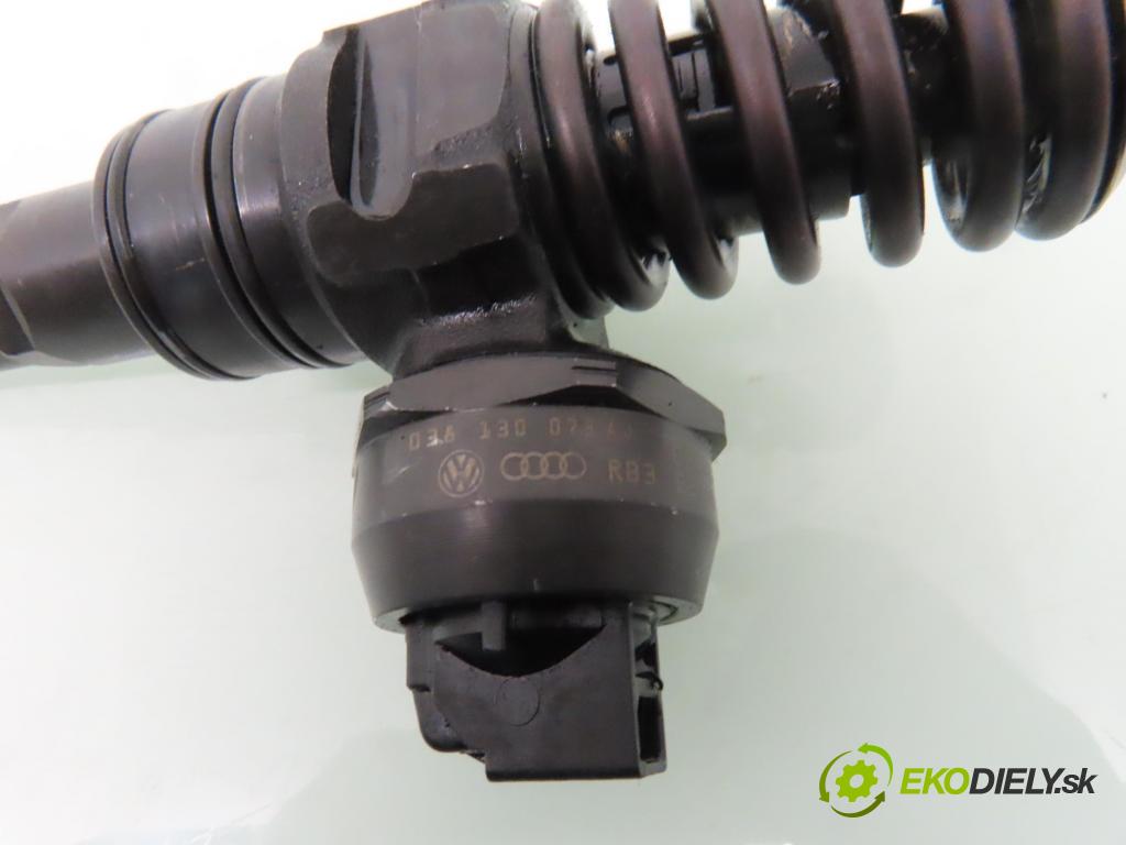 VW PASSAT B5.5 Variant (3B6) KOMBI 2003 74,00 1.9 TDI PD 101 - AVB 1896,00 Vstrekovač 038130073AJ ; 0414720037 (Vstrekovač paliva)