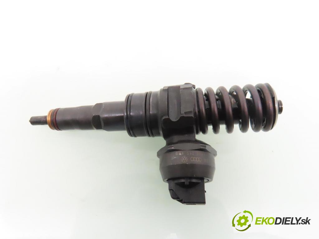 VW PASSAT B5.5 Variant (3B6) KOMBI 2003 74,00 1.9 TDI PD 101 - AVB 1896,00 Vstrekovač 038130073AJ ; 0414720037 (Vstrekovač paliva)