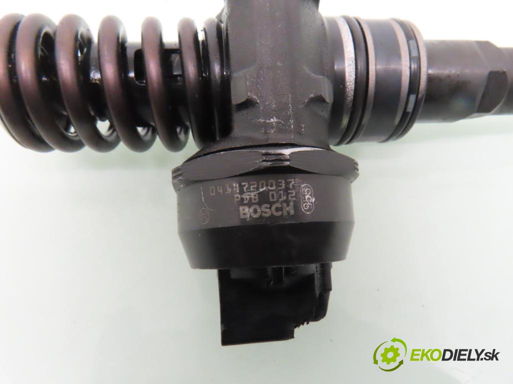 VW PASSAT B5.5 Variant (3B6) KOMBI 2003 74,00 1.9 TDI PD 101 - AVB 1896,00 Vstrekovač 038130073AJ ; 0414720037 (Vstrekovač paliva)