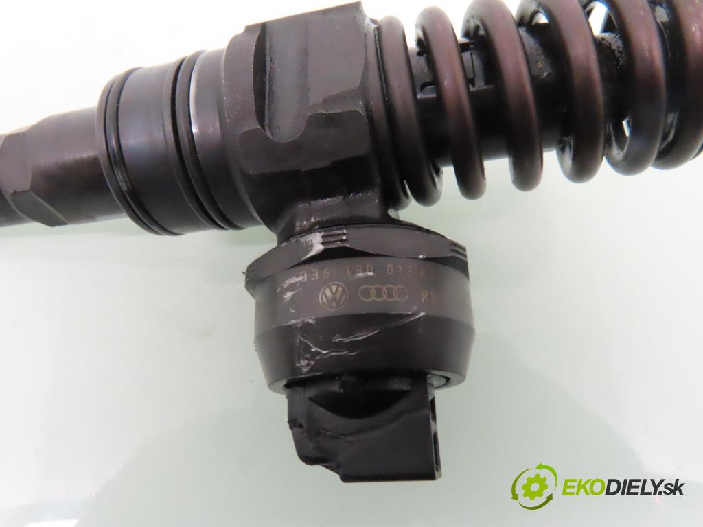 VW PASSAT B5.5 Variant (3B6) KOMBI 2003 74,00 1.9 TDI PD 101 - AVB 1896,00 Vstrekovač 038130073AJ ; 0414720037 (Vstrekovač paliva)