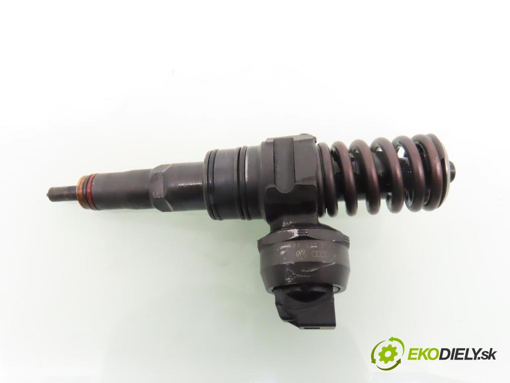 VW PASSAT B5.5 Variant (3B6) KOMBI 2003 74,00 1.9 TDI PD 101 - AVB 1896,00 Vstrekovač 038130073AJ ; 0414720037 (Vstrekovač paliva)