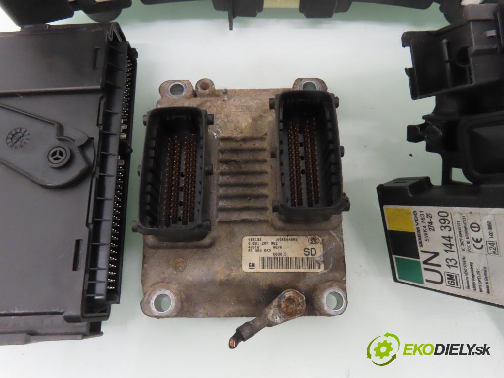 OPEL CORSA C (X01) HB 2004 55,00 1.2 16V 75 - Z 12 XE 1199,00 spínačka / imobilizéra IMMO / řídící jednotka 0261207962 ; 55350552 ; 13173350WD