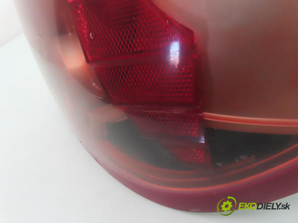 NISSAN ALMERA II (N16) HB 2003 66,00 1.5 - QG15DE 1498,00 světlo pravé zadní 237786