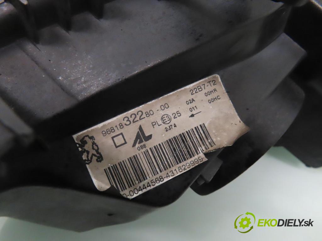 PEUGEOT 307 SW (3H) KOMBI 2007 80,00 1.6 HDI 110 - 9HY (DV6TED4) 1560,00 Svetlo PP 9681832280