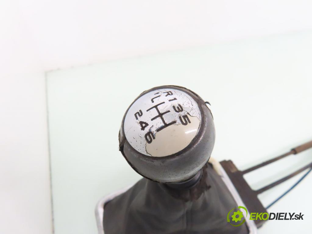 PEUGEOT 407 SW (6E_) KOMBI 2005 100,00 2.0 HDi 135 - RHR 1997,00 ZVEDÁK: