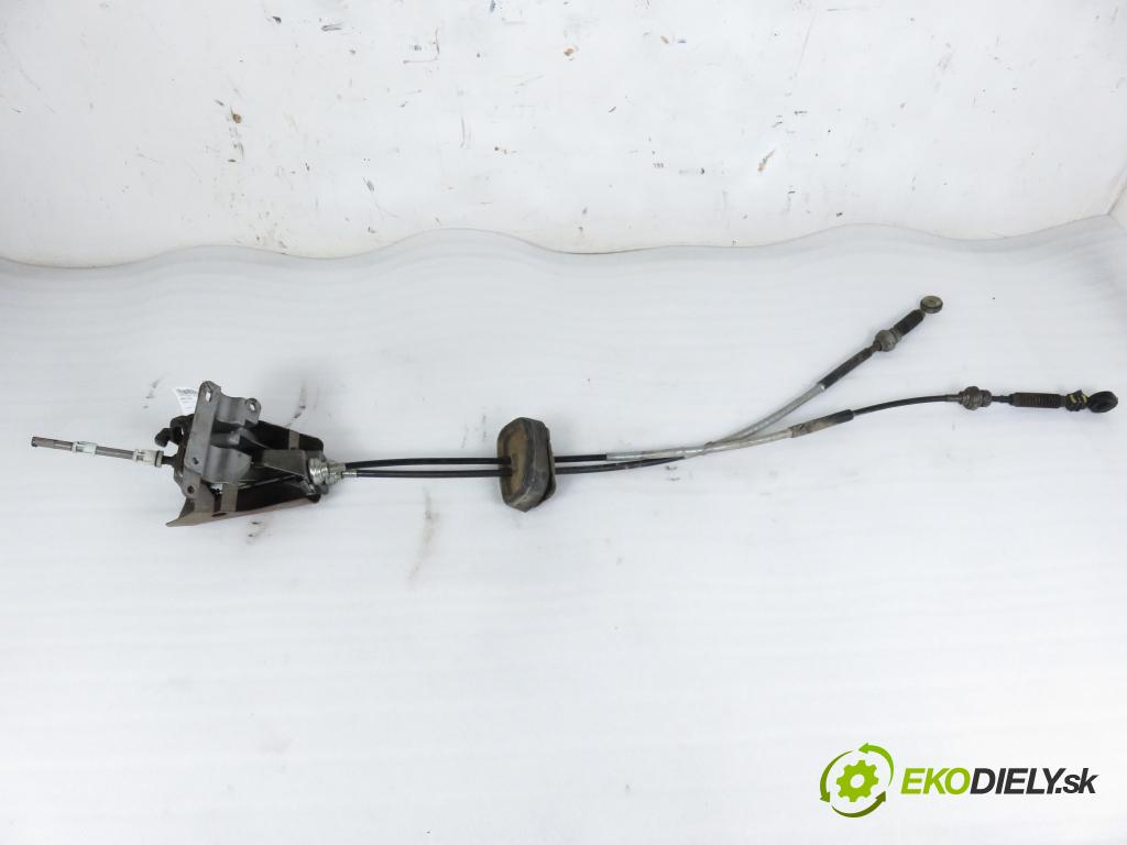 OPEL VIVARO A Skrzynia (X83) FURGON 2003 74,00 1.9 DTI 101 - F9Q 760 1870,00 přeložení 8200174530 ; 8200003516 ; 510002511