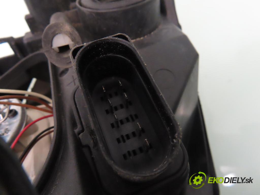 FORD FOCUS II (DA_, HCP) HB 2005 80,00 1.6 TDCi 109 - G8DA 1560,00 Svetlo PP 4M5113W029AC