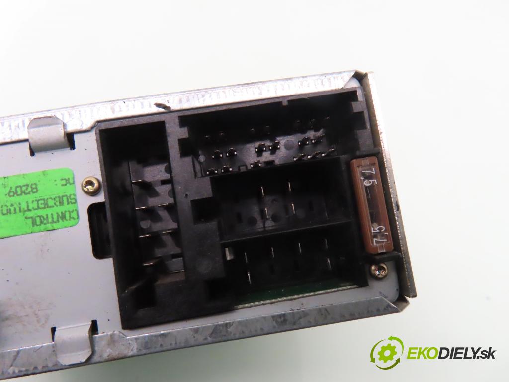 AUDI A4 (8E2, B6) SEDAN 2001 96,00 2.0 20V 130 - ALT 1984,00 RADIO modul 8E0035152