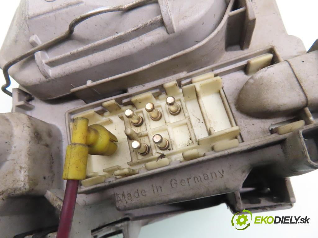 MERCEDES-BENZ KLASA C (W202) SEDAN 1994 55,00 C 200 D (202.120) - OM 601.913 1997,00 Svetlo LP 1305230124
