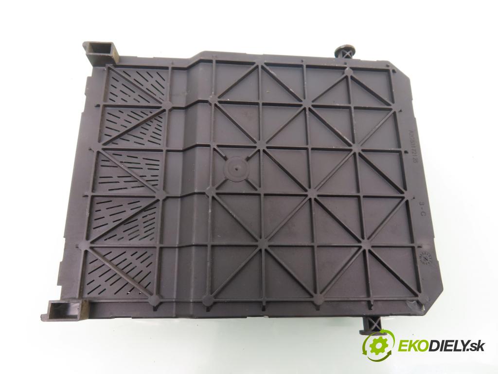 PEUGEOT 206 liftback (2A/C) HB 2002 55,00 1.4 75 - KFW 1360,00 MODUL BSI 9657999780 ; S118085220F