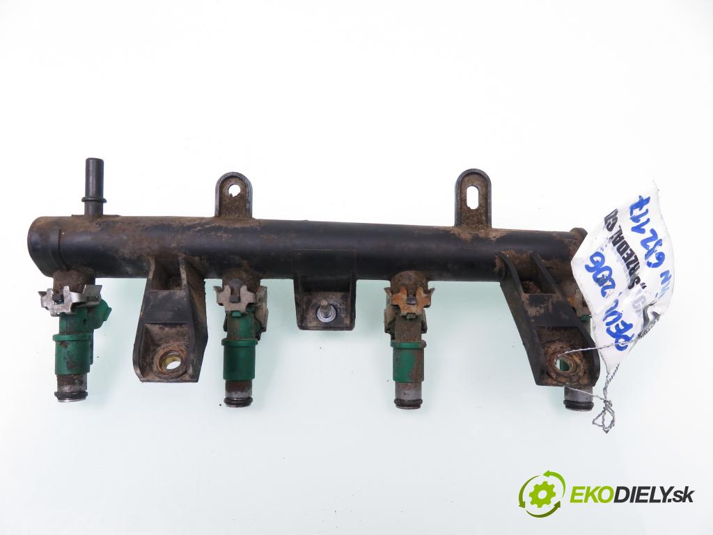 PEUGEOT 206 liftback (2A/C) HB 2002 55,00 1.4 75 - KFW 1360,00 Lišta vstrekovacia 9655833580 (Vstrekovacia lišta)