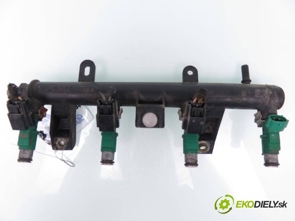 PEUGEOT 206 liftback (2A/C) HB 2002 55,00 1.4 75 - KFW 1360,00 Lišta vstrekovacia 9655833580 (Vstrekovacia lišta)