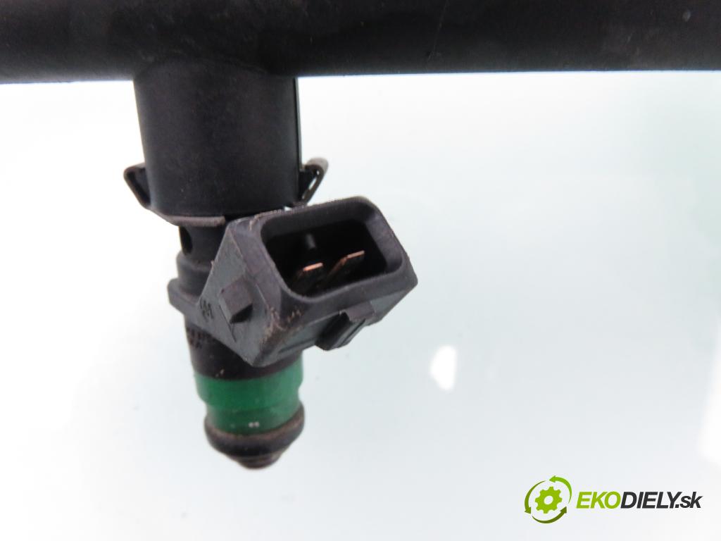 RENAULT LAGUNA II (BG0/1_) LIFTBACK 2003 88,00 1.8 16V (BG06, BG0J, BG0M) - F4P 774 1783,00 Lišta vstrekovacia 7700107405 ; 7700112777 ; H028797 (Vstrekovacia lišta)