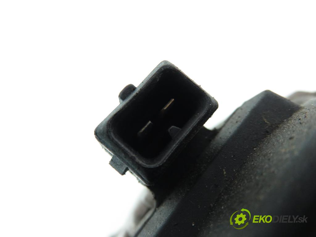 VW GOLF IV (1J1) HB 1999 74,00 1.6 - AKL 1595,00 Alternátor 0123310037 ; 037903025B (Alternátor)