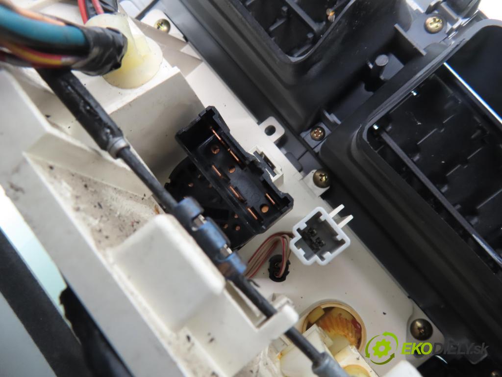 HONDA CIVIC VII Hatchback (EU, EP, EV) HB 2004 66,00 1.4 iS (EP1) - D14Z5 1396,00 Panel kúrenia KLIMATIZACE: 79500S6DG022M1