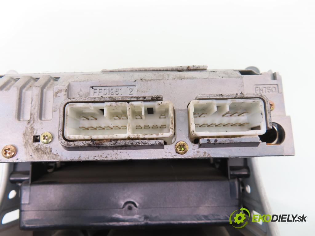 TOYOTA YARIS (_P1_) HB 2000 63,00 1.3 VVTi 86 - 2NZ-FE 1299,00 RADIO CD 8612052030 ; 8611052021B0
