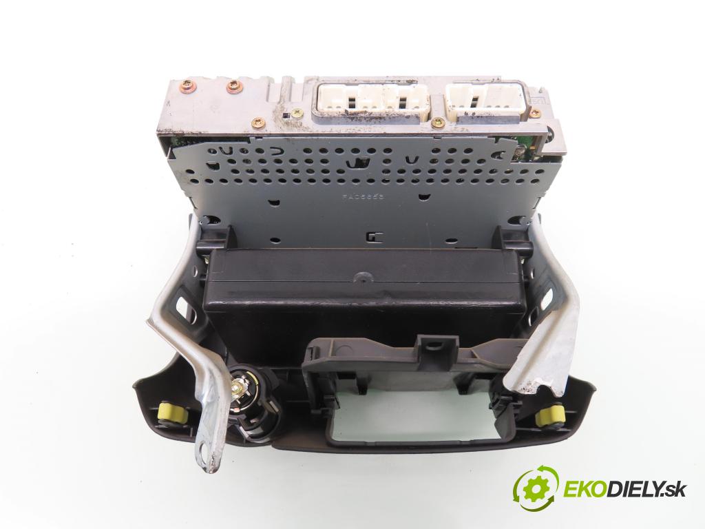 TOYOTA YARIS (_P1_) HB 2000 63,00 1.3 VVTi 86 - 2NZ-FE 1299,00 RADIO CD 8612052030 ; 8611052021B0