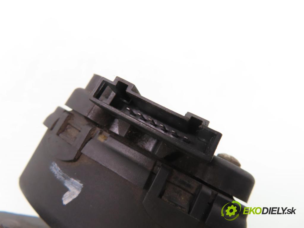 RENAULT KANGOO (KC0/1_) FURGON 2003 45,00 1.5 dCi 60 - K9K 702 1461,00 potenciometr plynového pedálu 8200081329 ; 6PV00811925 (Potenciometr plynového pedálu)