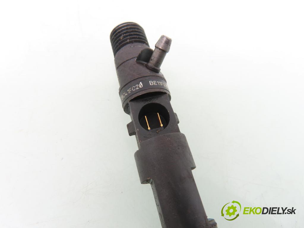 RENAULT MEGANE II (BM0/1_, CM0/1_) HB 2002 60,00 1.5 dCi 82 - K9K 722 1461,00 vstrekovač EJBR01801A ; 8200365186 ; 8200049873 (Vstrekovač paliva)