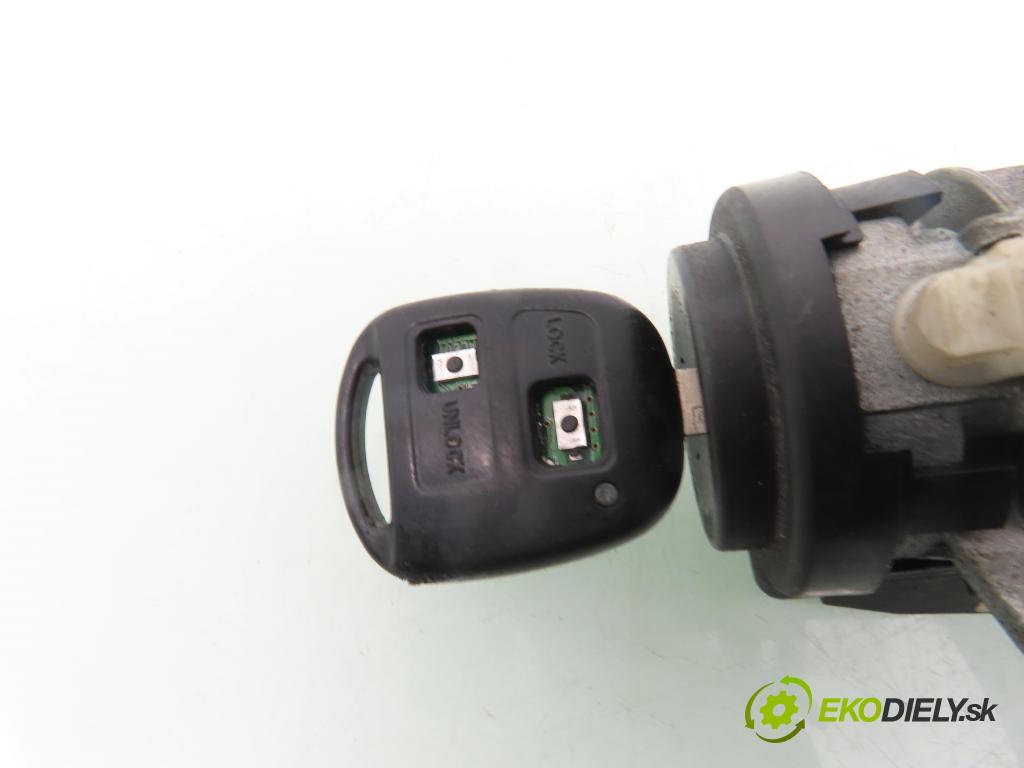 TOYOTA AVENSIS Station Wagon (_T22_) KOMBI 2001 81,00 2.0 D-4D 110 - 1CD-FTV 1995,00 spinačka 45020052 (Spínacia skrinka)