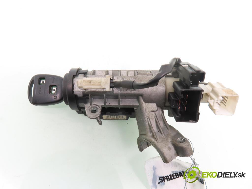 TOYOTA AVENSIS Station Wagon (_T22_) KOMBI 2001 81,00 2.0 D-4D 110 - 1CD-FTV 1995,00 spinačka 45020052 (Spínacia skrinka)