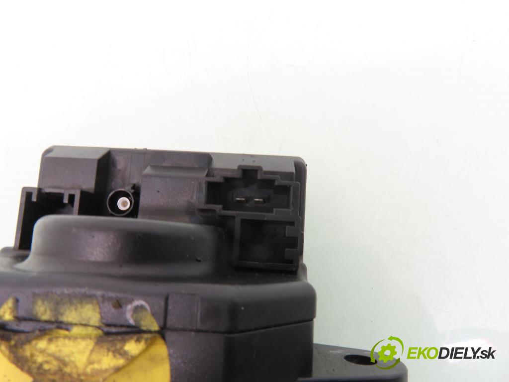 AUDI A6 (4F2, C6) SEDAN 2004 155,00 3.0 TDI quattro - BNG 2967,00 spinačka 4F0909131E (Spínacia skrinka)