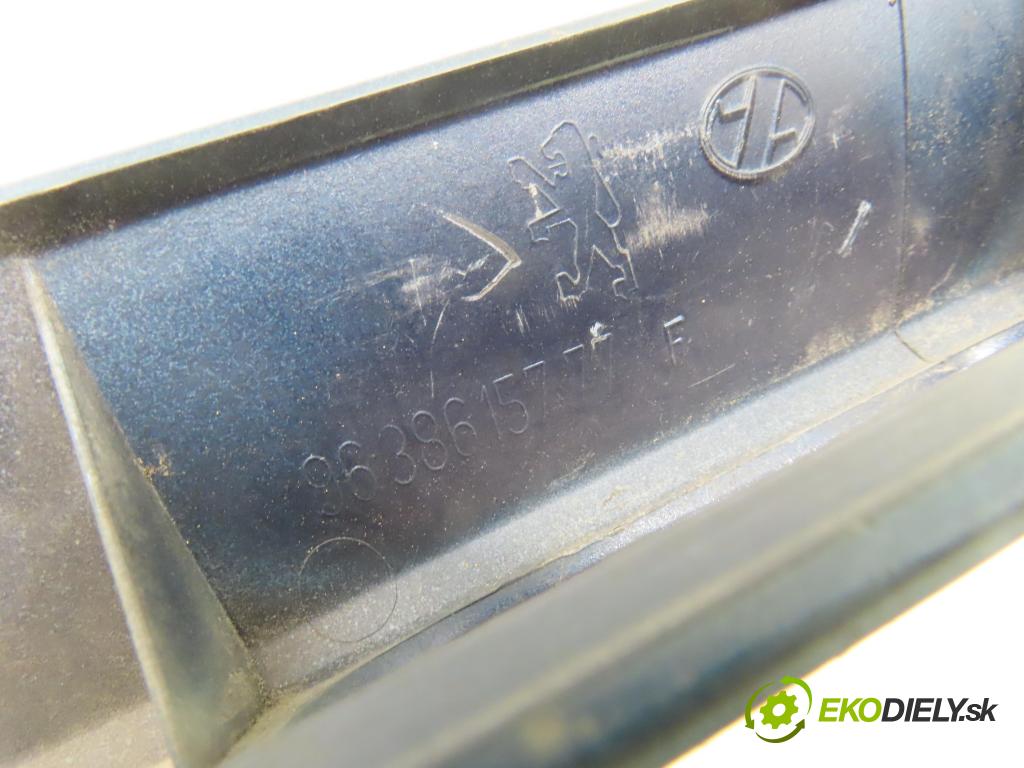 PEUGEOT 307 SW (3H) KOMBI 2007 80,00 1.6 HDI 110 - 9HY (DV6TED4) 1560,00 zadní část - čelo dveří kufr 9638615777 ; 9638615777F