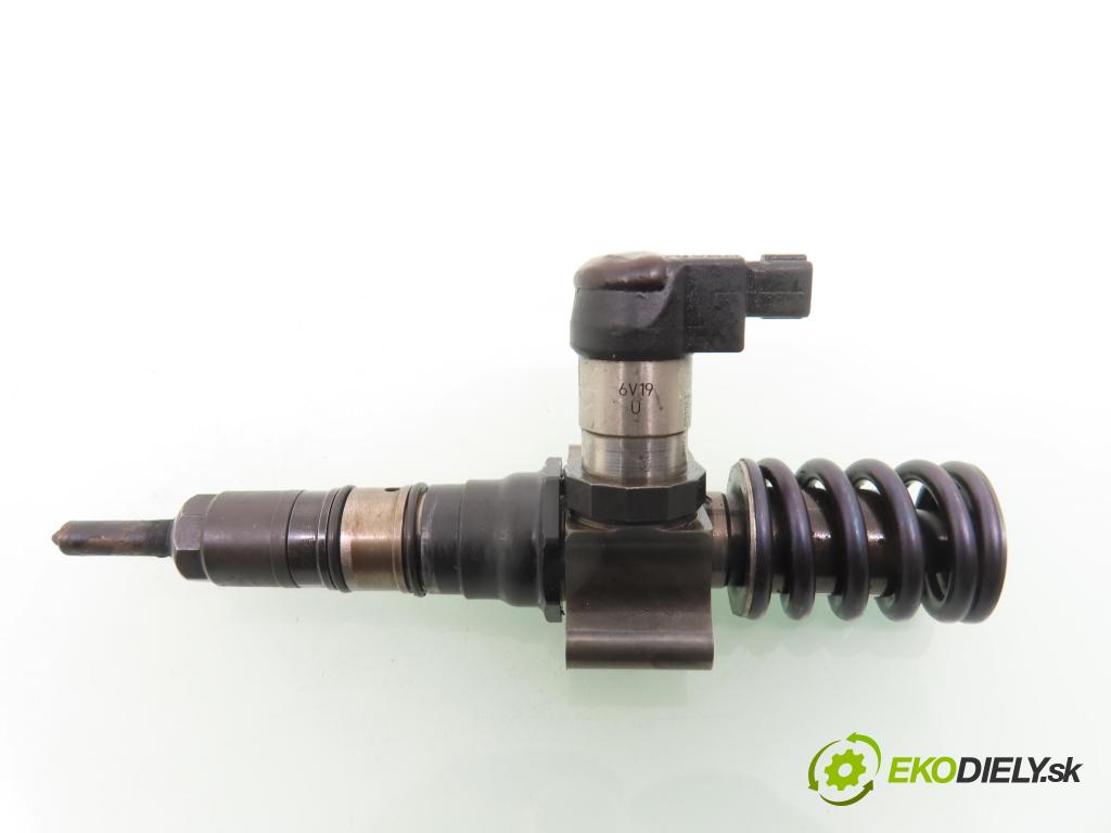 VW PASSAT B6 Variant (3C5) KOMBI 2007 103,00 2.0 TDI 16V - BKP 1968,00 Vstrekovač 03G130073D (Vstrekovač paliva)