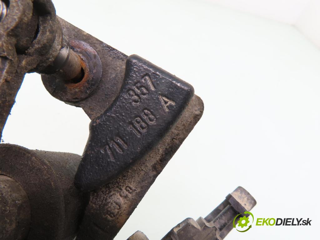 VW PASSAT B3/B4 Variant (3A5, 35I) KOMBI 1997 66,00 1.9 TDI - 1Z 1896,00 Kulisa prevodovky 357711188A