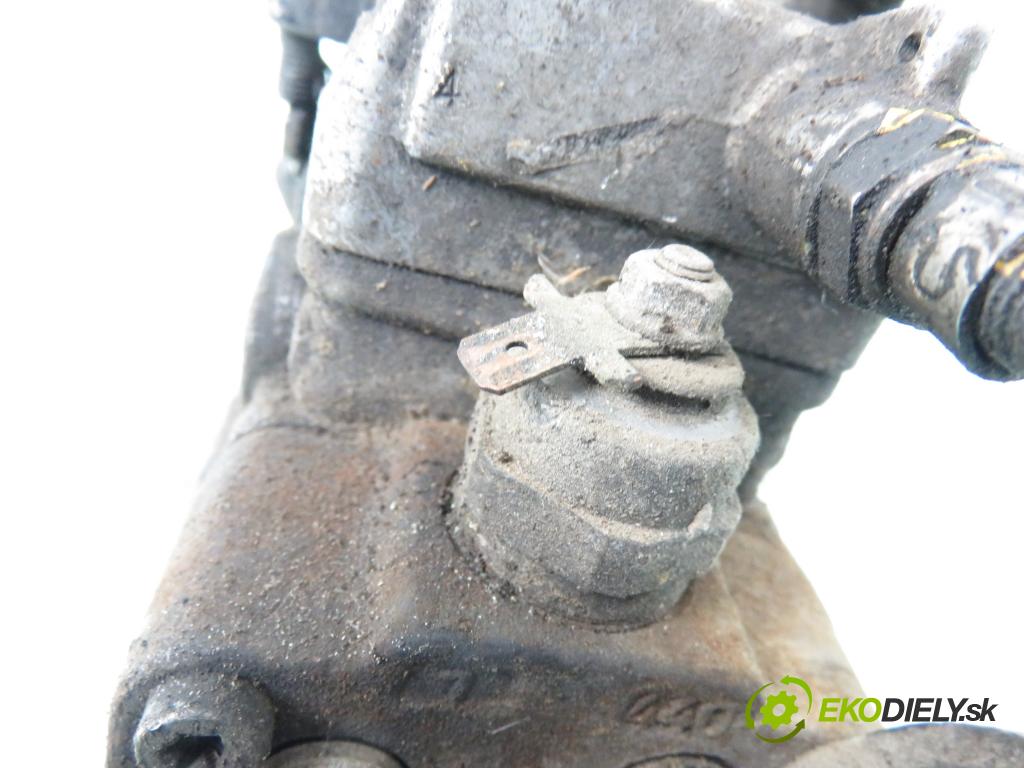 VW TRANSPORTER IV Skrzynia (70XA) FURGON 1994 57,00 2.4 D 78 - AAB 2370,00 Pumpa vstrekovacia 0460485017 ; 074130108C (Vstrekovacie čerpadlo)