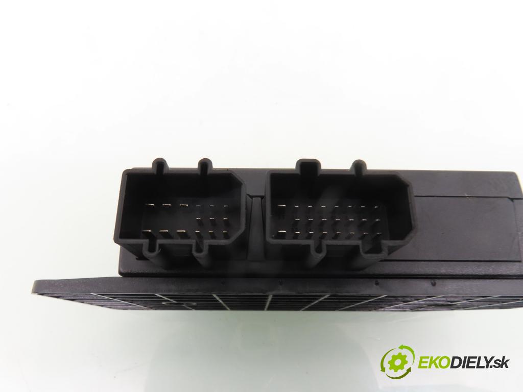 VW PASSAT B5.5 (3B3) SEDAN 2000 74,00 1.9 TDI PD 101 - AVB 1896,00 MODUL komfortu 1C0959799B