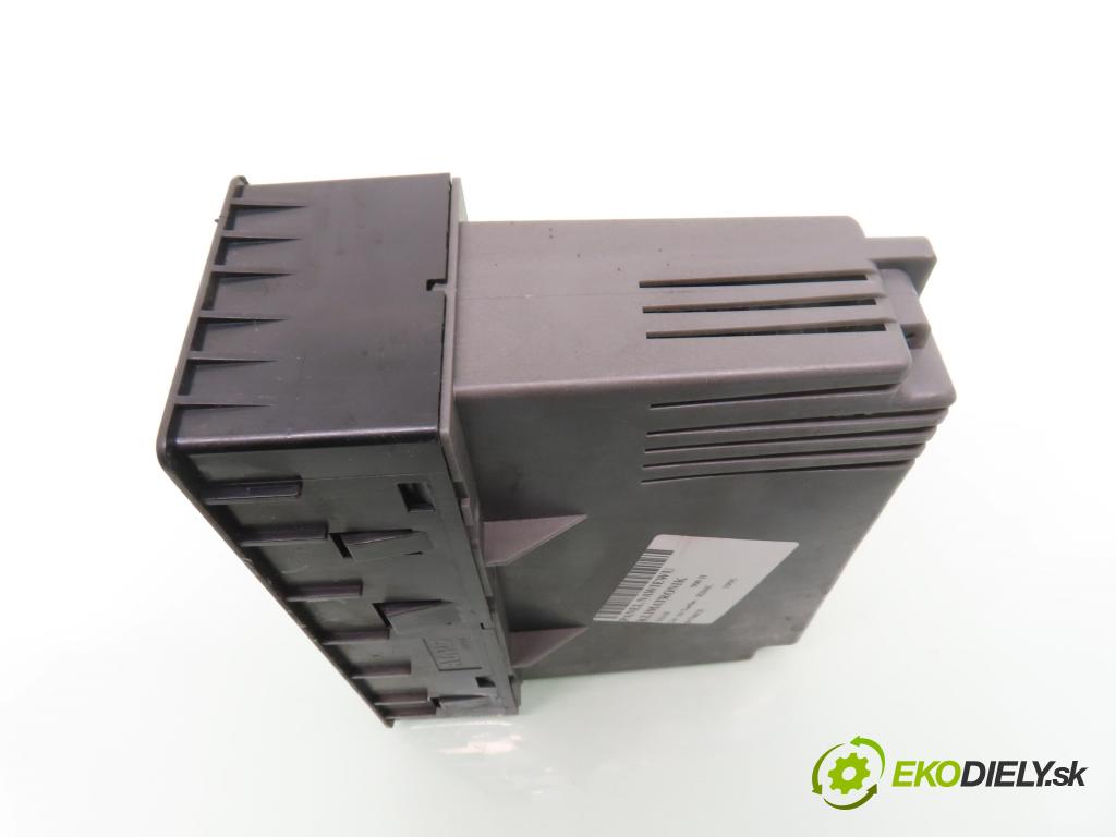 SAAB 900 II LIFTBACK 1995 136,00 2.0 -16 Turbo 185 - B204L 1985,00 Panel topení KLIMATRONIK 4383790
