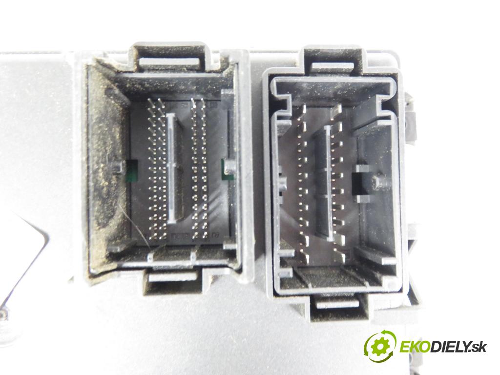 FIAT GRANDE PUNTO (199_) HB 2008 48,00 1.2 - 199 A4.000 1242,00 spinačka / imobilizéra IMMO / Riadiaca jednotka IAW5SF3M1 ; 51798649 ; 51813197