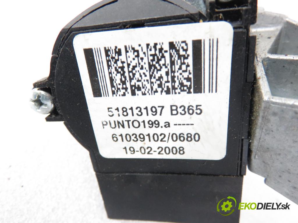 FIAT GRANDE PUNTO (199_) HB 2008 48,00 1.2 - 199 A4.000 1242,00 spinačka / imobilizéra IMMO / Riadiaca jednotka IAW5SF3M1 ; 51798649 ; 51813197