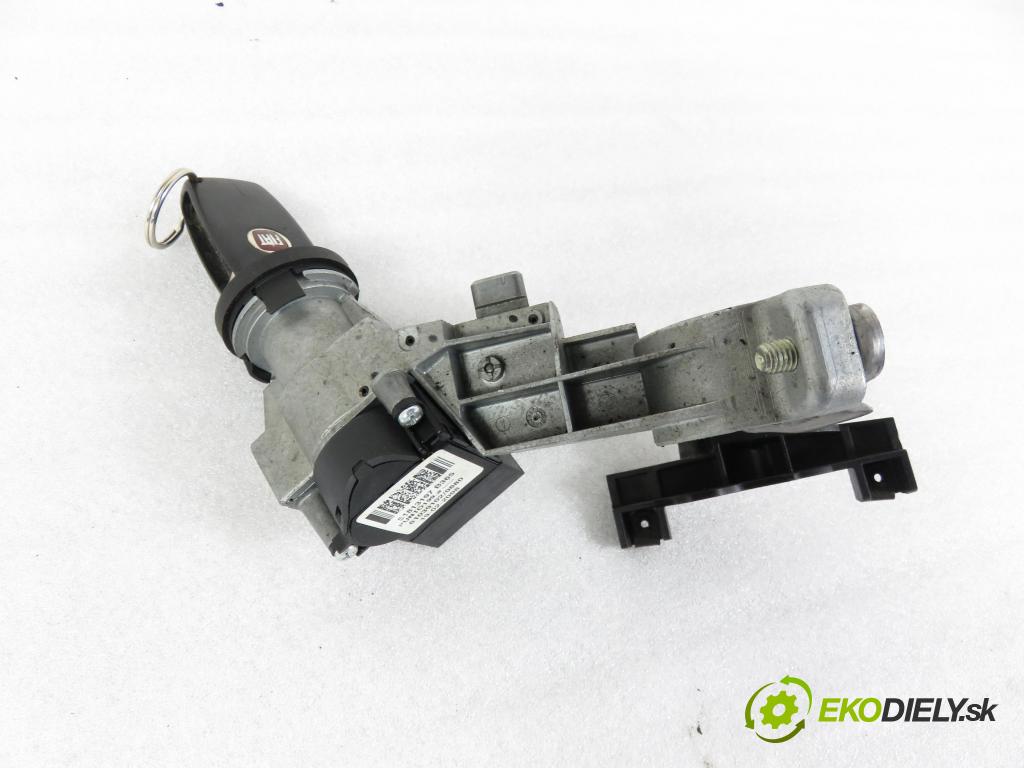 FIAT GRANDE PUNTO (199_) HB 2008 48,00 1.2 - 199 A4.000 1242,00 spinačka / imobilizéra IMMO / Riadiaca jednotka IAW5SF3M1 ; 51798649 ; 51813197