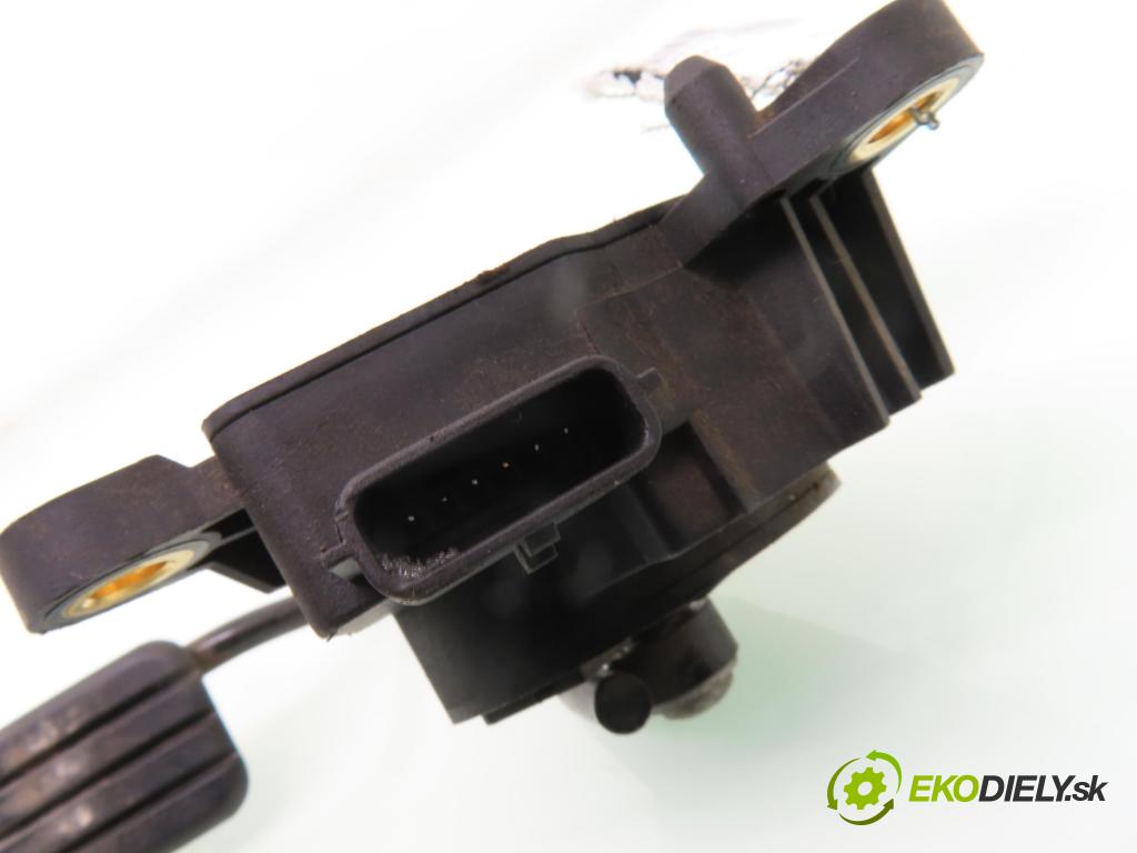 RENAULT MODUS / GRAND MODUS (F/JP0_) HB 2005 48,00 1.2 (FP0C, FP0K, FP0P) - D4F 740 1149,00 Potenciometer plynu 8200139319B (Potenciometer plynového pedálu)