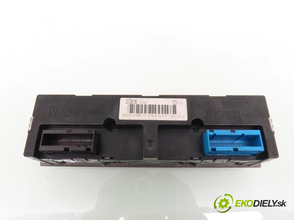OPEL VECTRA C GTS (Z02) LIFTBACK 2003 108,00 2.2 16V - Z 22 SE 2198,00 Panel topení KLIMATRONIK 13138196