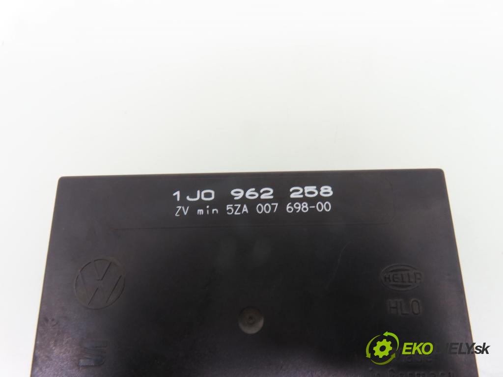 SKODA OCTAVIA I (1U2) SEDAN 1998 74,00 1.6 - AEH 1595,00 MODUL komfortu 1J0962258