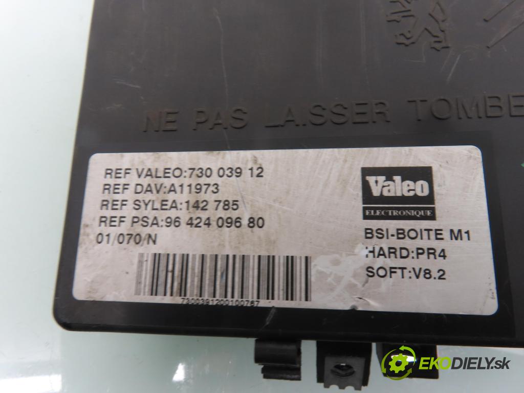 PEUGEOT PARTNER Skrzynia (5_, G_) CHLODNIA 2003 51,00 1.9 D - WJY (DW8B) 1868,00 MODUL BSI 9642409680 ; 73003912