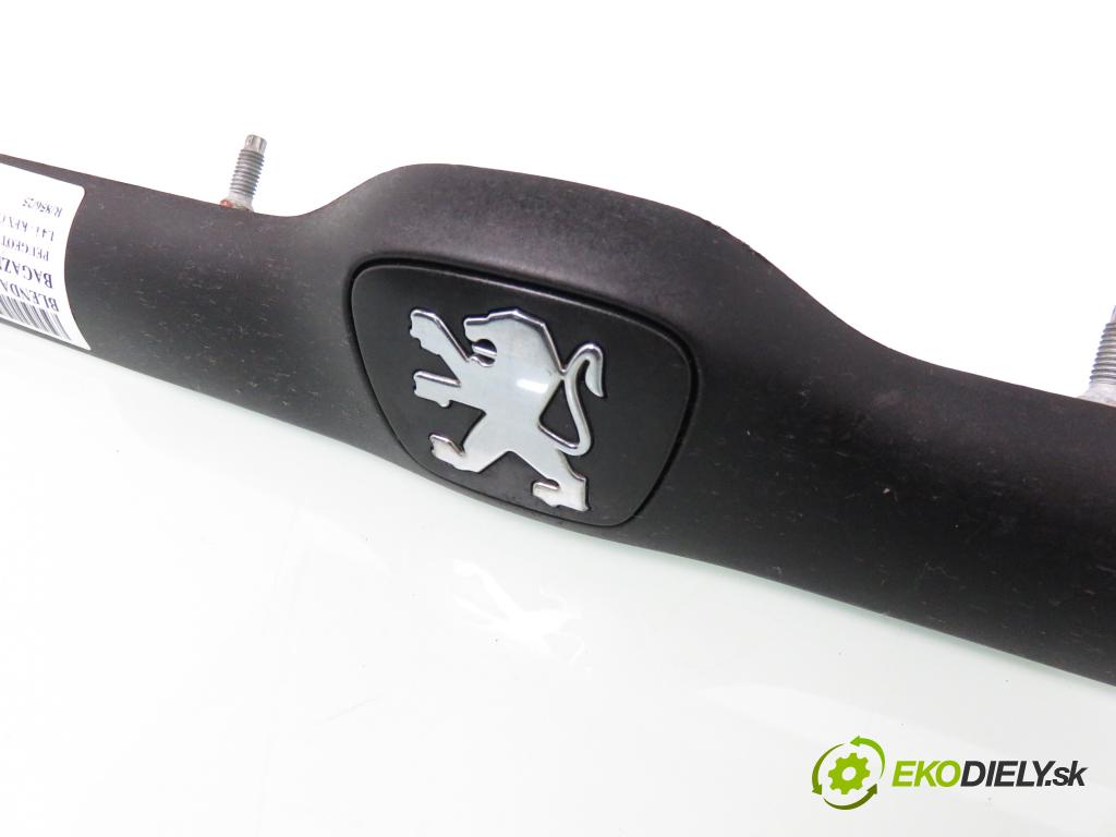 PEUGEOT 206 liftback (2A/C) HB 1999 55,00 1.4 i 75 -  KFX 1361,00 zadní část - čelo dveří kufr 9629038877 ; 9628745877