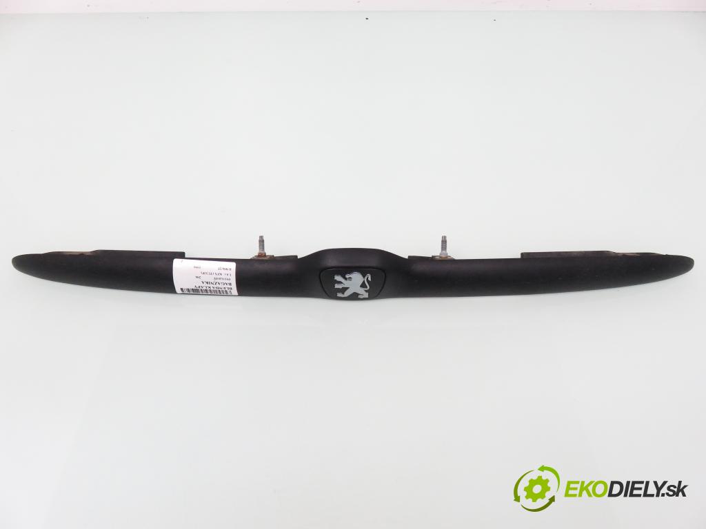 PEUGEOT 206 liftback (2A/C) HB 1999 55,00 1.4 i 75 -  KFX 1361,00 zadní část - čelo dveří kufr 9629038877 ; 9628745877