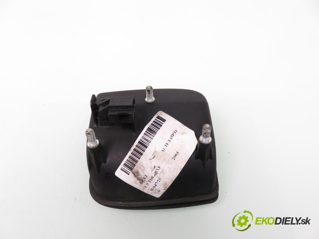 SEAT ALTEA (5P1) MINIVAN 2004 77,00 1.9 TDI PD 105 - BXE 1896,00 klika dveří kufr