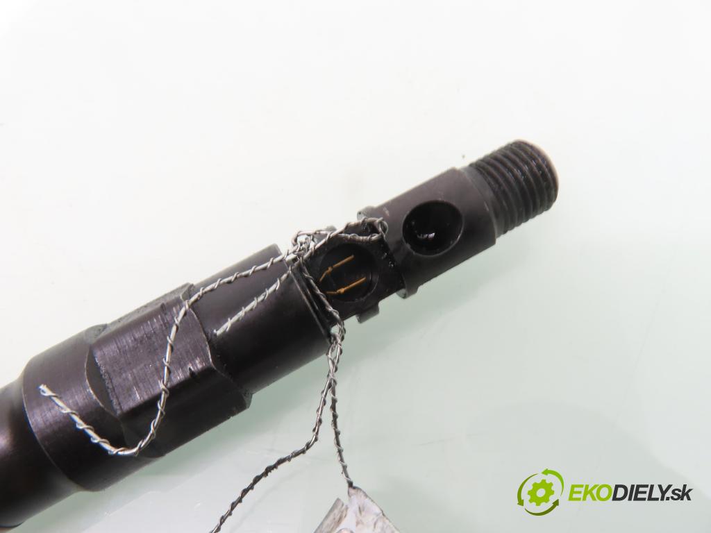 FORD MONDEO III (B5Y) SEDAN 2001 96,00 2.0 TDCi - FMBA 1998,00 vstrekovač 2S7Q9K546AH ; EJDR001017 (Vstrekovač paliva)