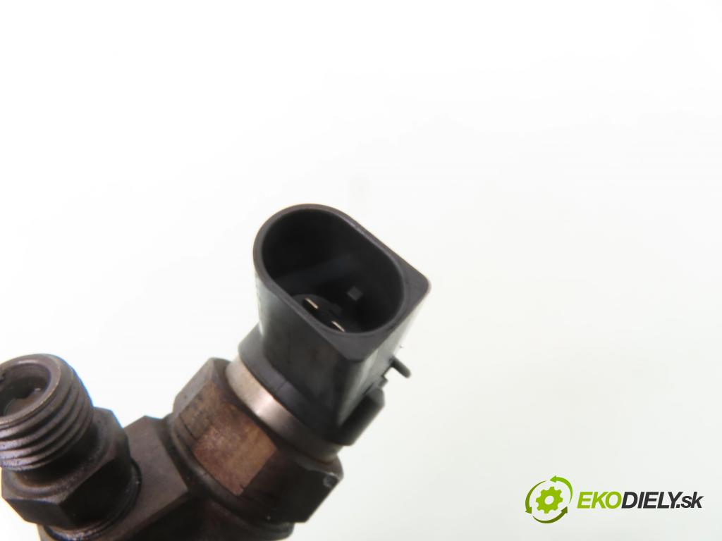 BMW 3 (E46) SEDAN 2002 110,00 320 d 150 - M47 D20 (204D4) 1995,00 vstrekovač 0445110131 (Vstrekovač paliva)