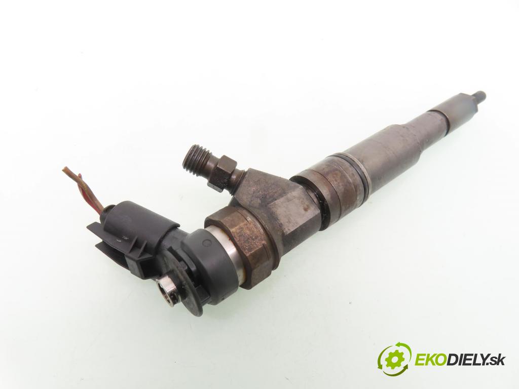 BMW 3 (E46) SEDAN 2002 110,00 320 d 150 - M47 D20 (204D4) 1995,00 vstrekovač 0445110131 (Vstrekovač paliva)