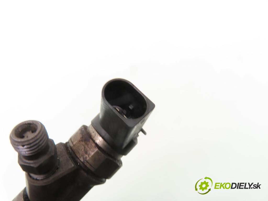 BMW 3 (E46) SEDAN 2002 110,00 320 d 150 - M47 D20 (204D4) 1995,00 vstrekovač 0445110131 (Vstrekovač paliva)