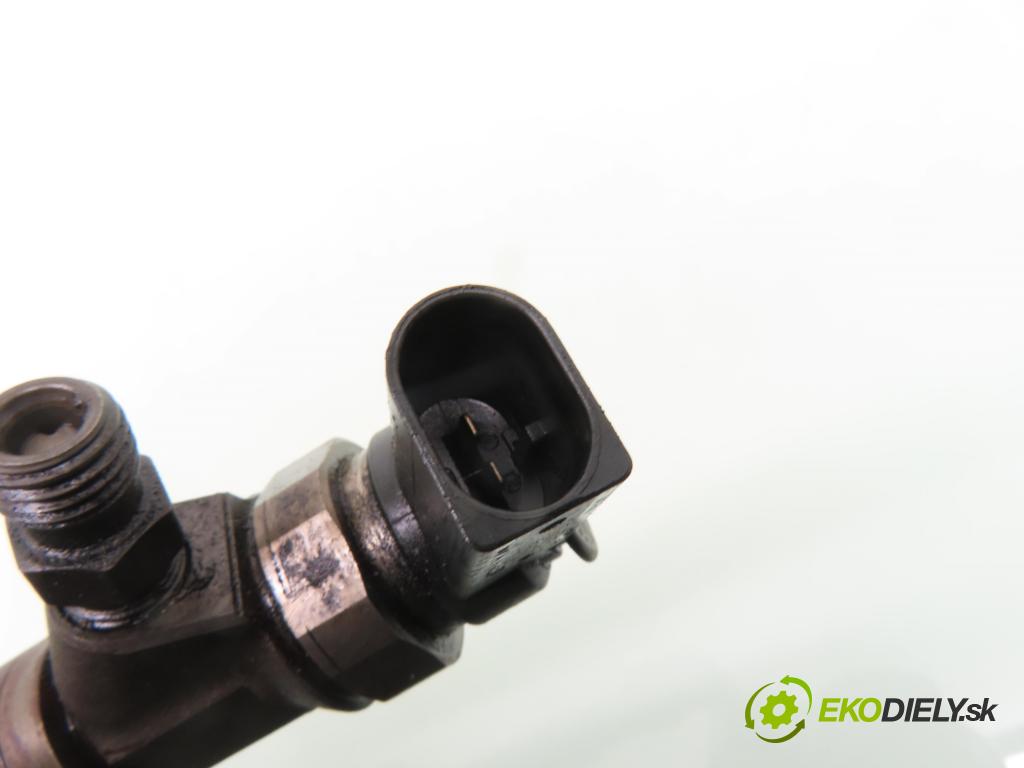 BMW 3 (E46) SEDAN 2002 110,00 320 d 150 - M47 D20 (204D4) 1995,00 vstrekovač 0445110131 (Vstrekovač paliva)