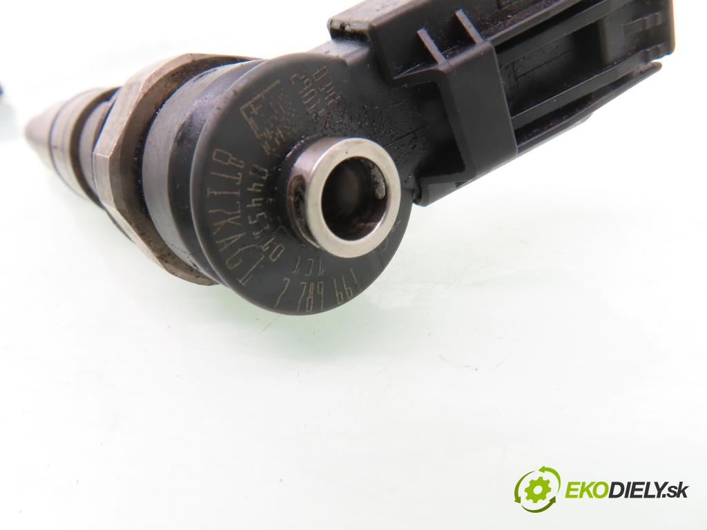 BMW 3 (E46) SEDAN 2002 110,00 320 d 150 - M47 D20 (204D4) 1995,00 vstrekovač 0445110131 (Vstrekovač paliva)