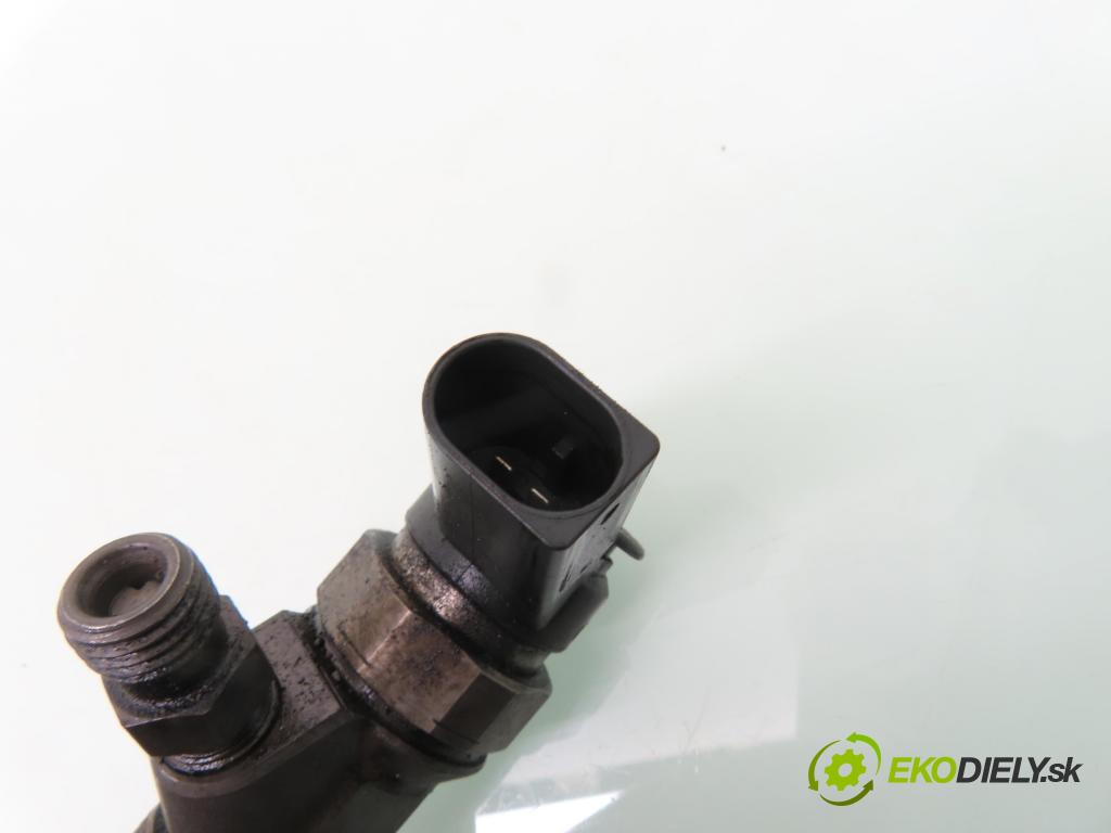 BMW 3 (E46) SEDAN 2002 110,00 320 d 150 - M47 D20 (204D4) 1995,00 vstrekovač 0445110131 (Vstrekovač paliva)